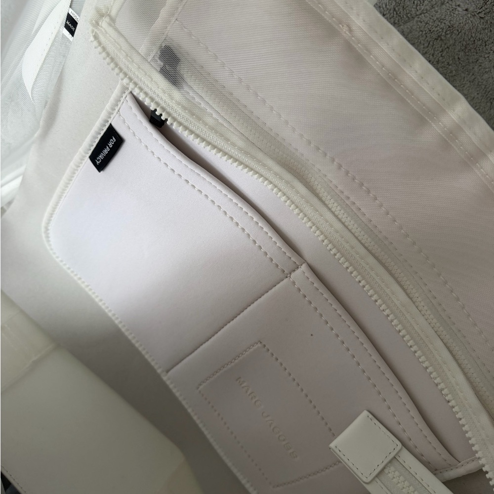 Marc Jacobs White Clear 'The Tote Bag' with White Trim - Picture 3 of 8